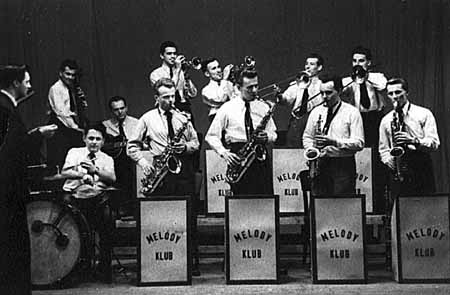 Nov podoba orchestru Melody klub v roce 1945